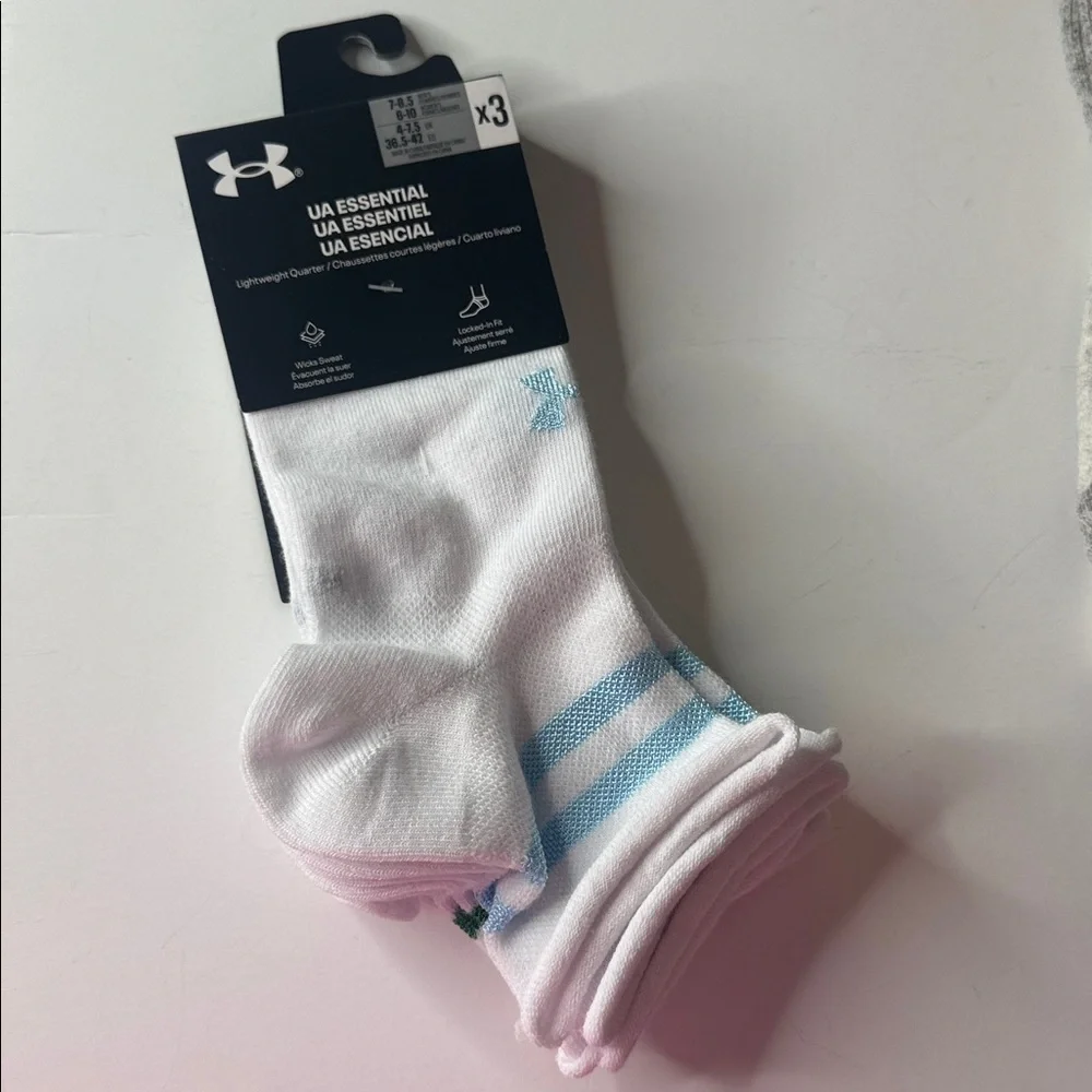 Under Armour UA Essential Lightweight Quarter Roll Socks. White Medium